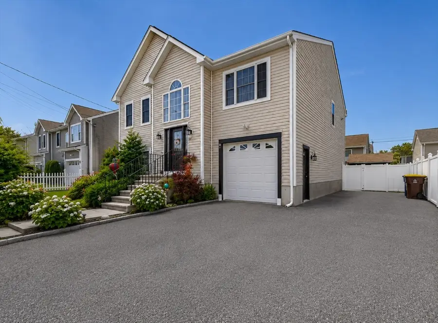 19 Abington Ln., Fall River, MA 02721 - #3