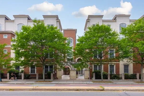 2440 Massachusetts Avenue #3, Cambridge, MA 02140