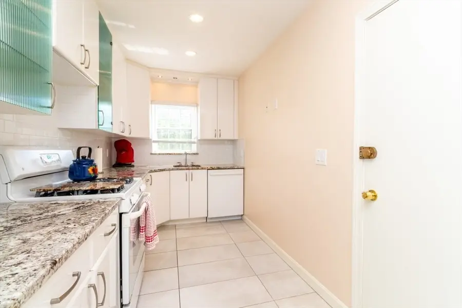 26 Lake Shore Ct #1, Boston, MA 02135 - #2