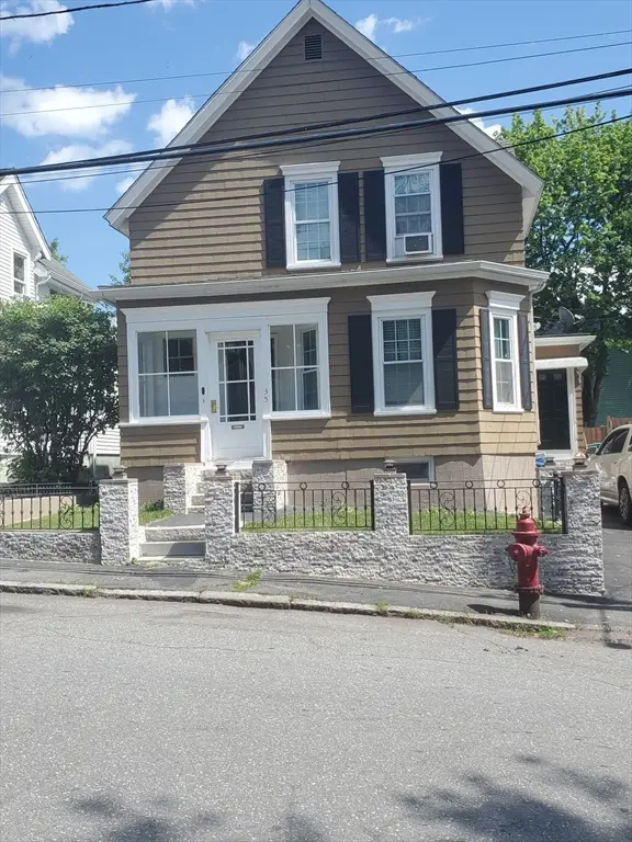 35 Farmland, Lowell, MA 01852