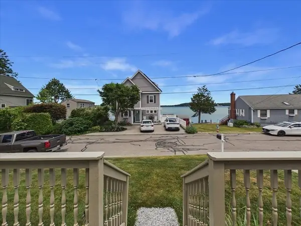 15 Shore Dr, Kingston, MA 02364