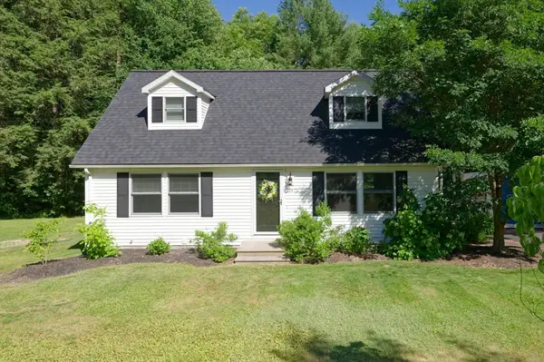 24 Woodland Rd, Uxbridge, MA 01569