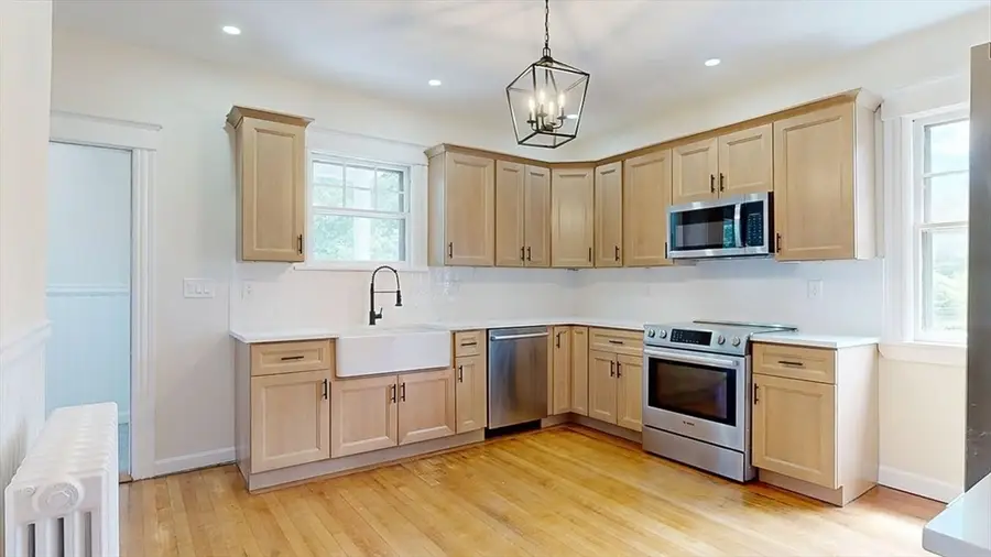 911 Pleasant St, Worcester, MA 01602 - #2