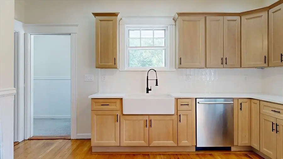 911 Pleasant St, Worcester, MA 01602 - #3