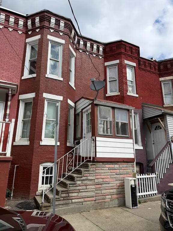 97 Newton St, Holyoke, MA 01040 - #1