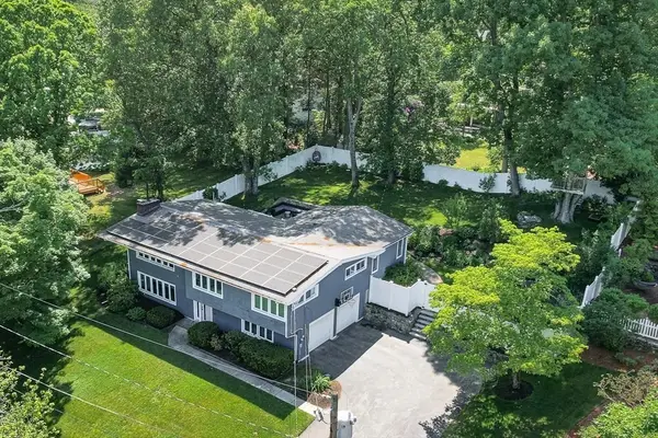 11 Carriage Lane, Winchester, MA 01890