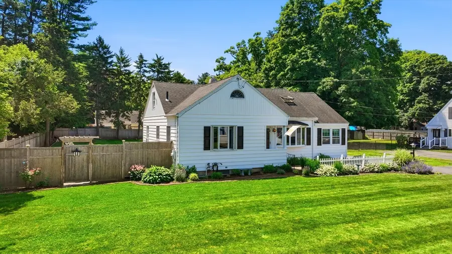 39 Bartels St, Springfield, MA 01128 - #3