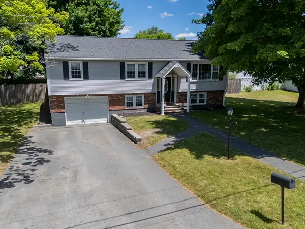 35 Oakmeadow Ln, Methuen, MA 01844
