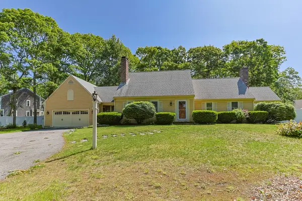 2 Fairway Cir, Sandwich, MA 02563