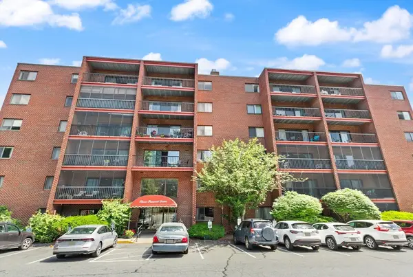 3 Summit Drive #17, Reading, MA 01867