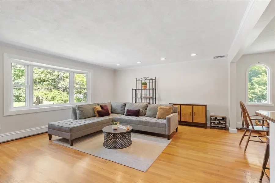 241 Worthen Rd E, Lexington, MA 02421 - #3