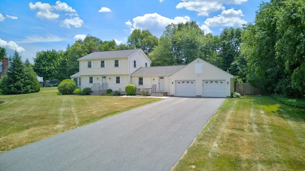 10 Hemlock Rd, Andover, MA 01810 - #1