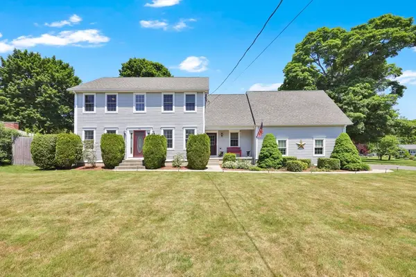 94 Meadowbrook Rd, East Longmeadow, MA 01028