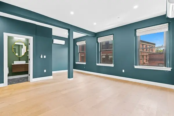 166 Salem St #8, Boston, MA 02113
