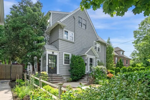 21-23 Grozier Rd #23, Cambridge, MA 02138