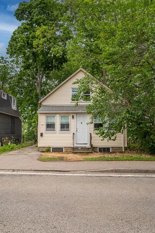 108 Palmer St, Quincy, MA 02169