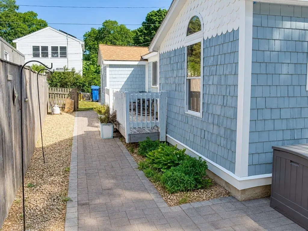9 Medina Dr, Wareham, MA 02571 - #1