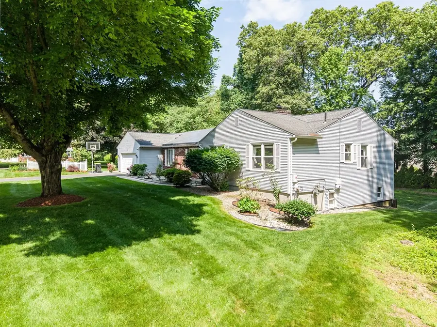 52 Wellesley Dr, Longmeadow, MA 01106 - #2