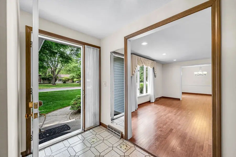 52 Wellesley Dr, Longmeadow, MA 01106 - #3