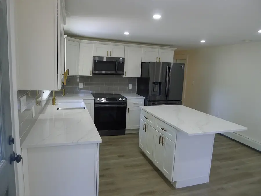 6 Cranberry Meadow Shore Rd, Charlton, MA 01507 - #3