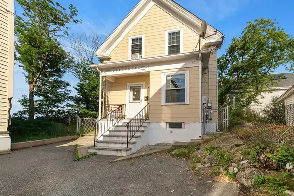 12 Adams St, Lynn, MA 01902