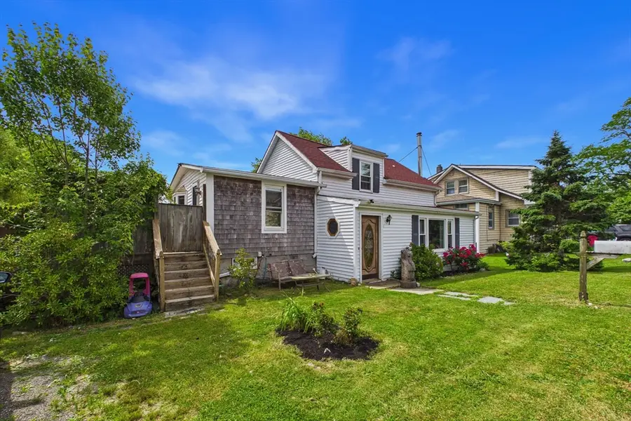 7 Wayne St, Fairhaven, MA 02719 - #3