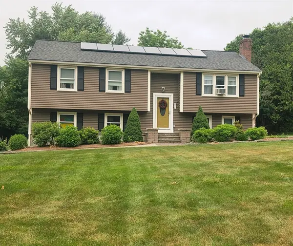 2 Anchorage Rd, Franklin, MA 02038