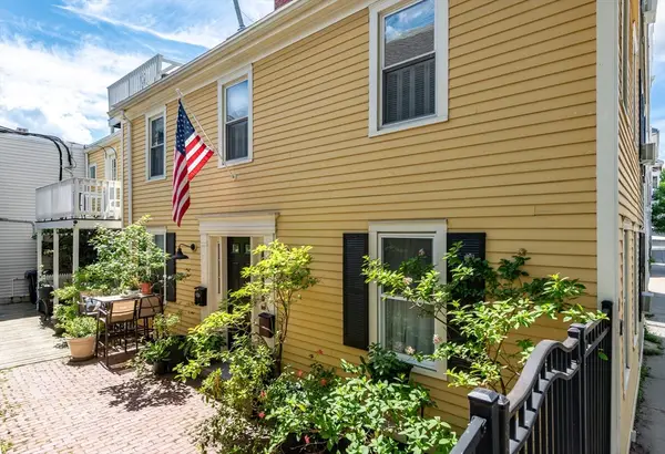 89 School St #2, Boston, MA 02129
