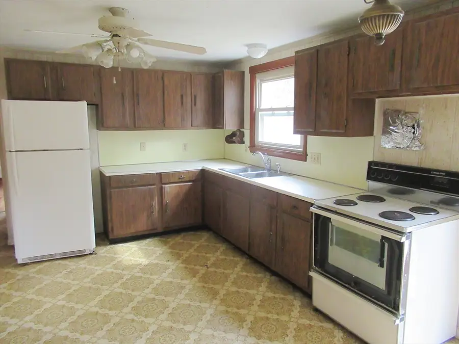 35 Tioga St, Springfield, MA 01128 - #2