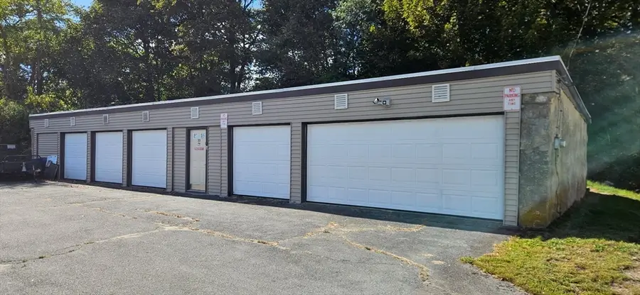 33 Higgins St, Fall River, MA 02724 - #3