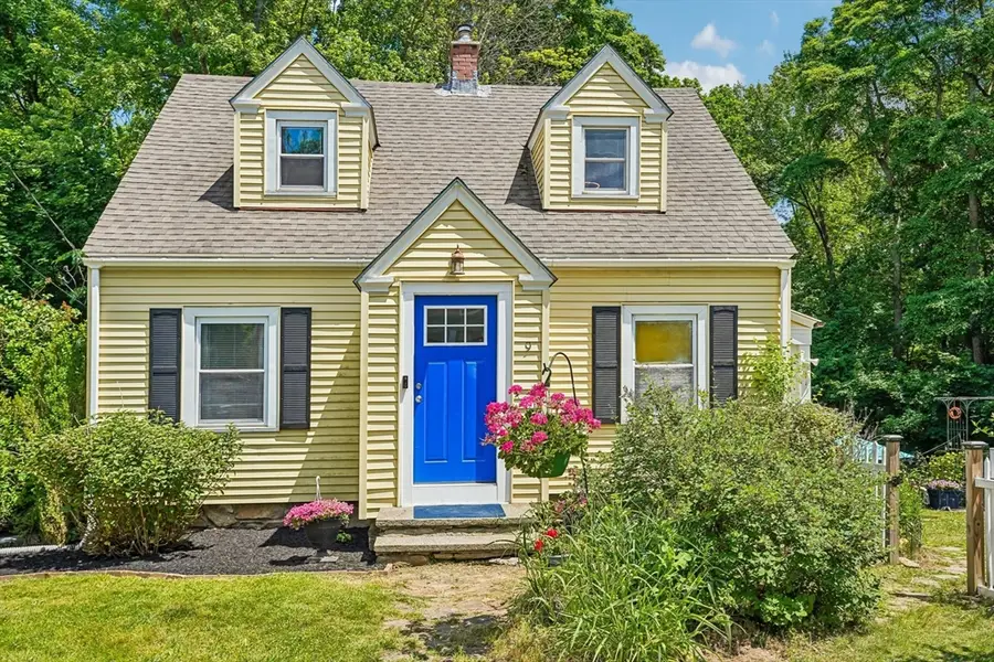 9 Raymond St, Millbury, MA 01527 - #2