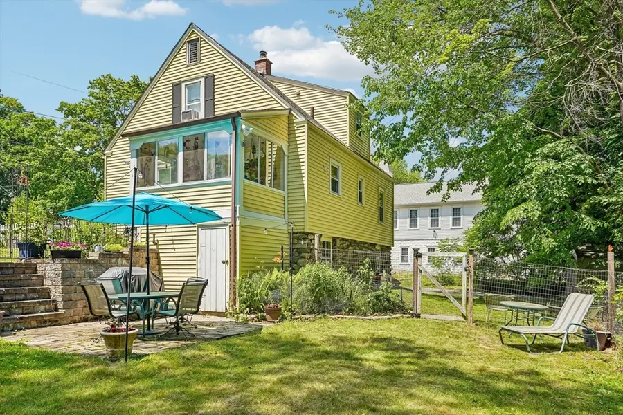 9 Raymond St, Millbury, MA 01527 - #3