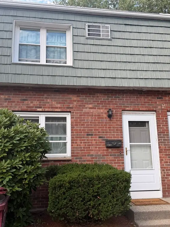 352 Plain St #352, Lowell, MA 01852