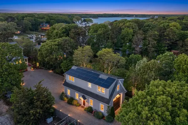357 Monomoscoy Rd, Mashpee, MA 02649