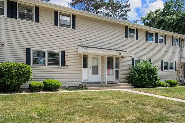 55 Meadowlark Ln #55, Chicopee, MA 01022