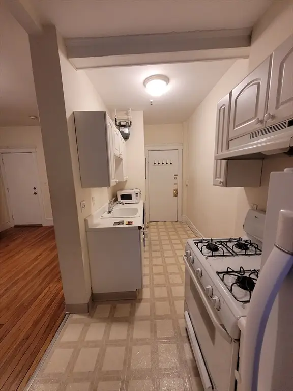 60 Queensbury St #2, Boston, MA 02215