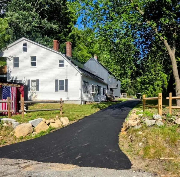 38 West Elm St, Townsend, MA 01474