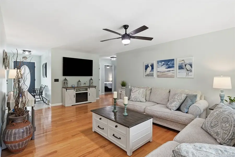 381 N Liberty St, Belchertown, MA 01007 - #3
