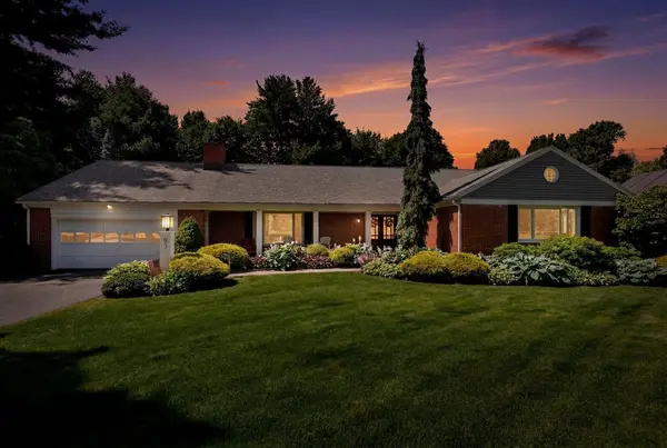 93 Wheel Meadow Dr, Longmeadow, MA 01106