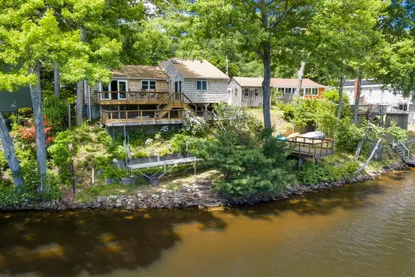 12 Roberts Park Rd, Holland, MA 01521
