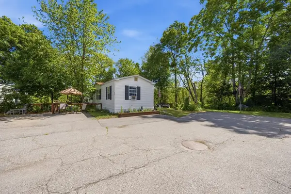 209 Shoreline Dr, Tewksbury, MA 01876