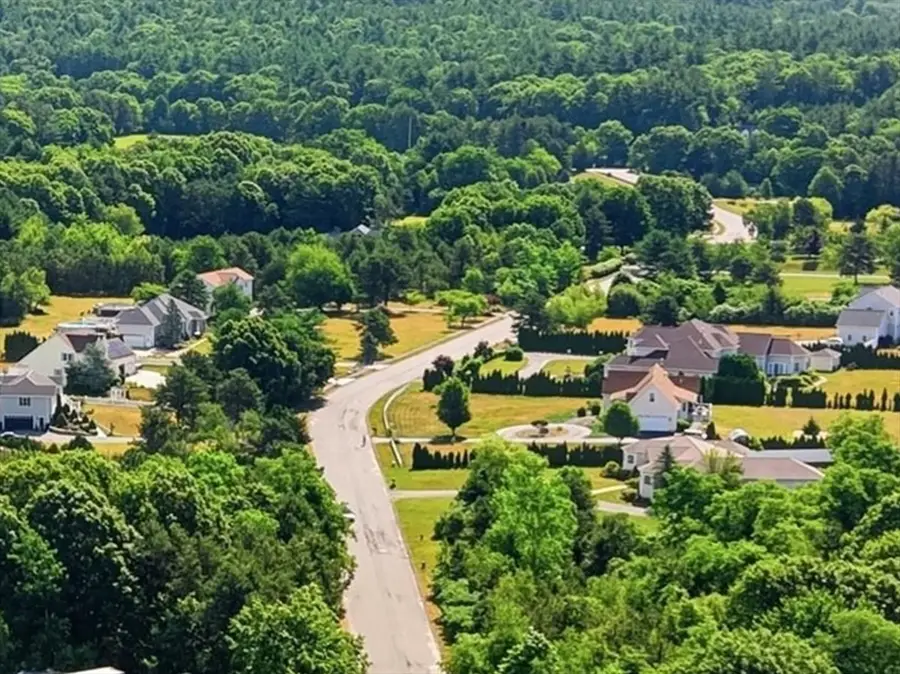 24 Alexandra Dr, Assonet, MA 02702 - #2