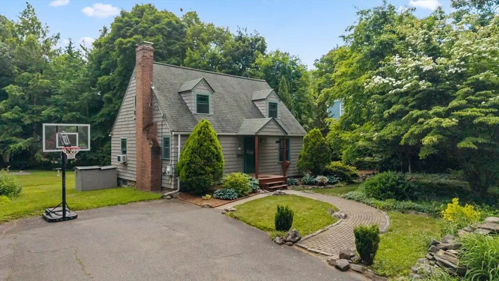 33 Spruce St, Shrewsbury, MA 01545 - #1