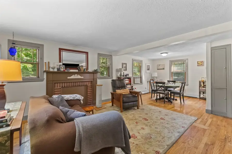 33 Spruce St, Shrewsbury, MA 01545 - #3