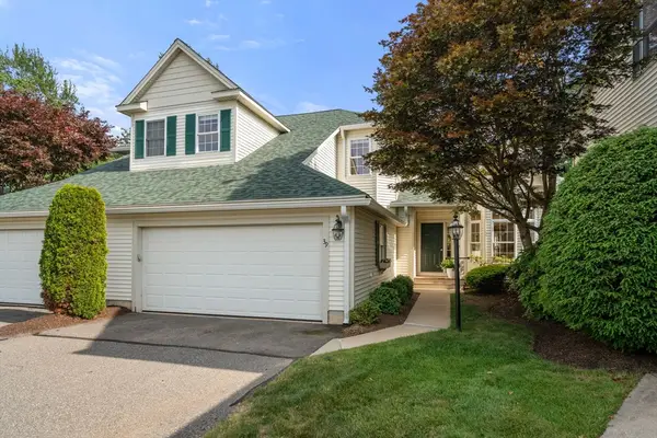 39 Village Cir #39, Milford, MA 01757