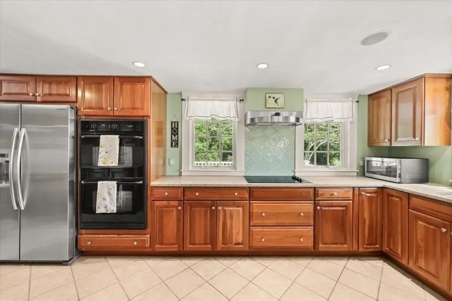 75 Center St, Pembroke, MA 02359 - #3
