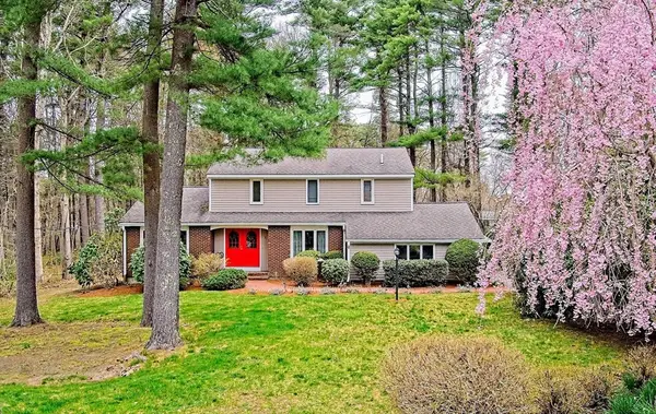 2 Nottingham Dr, Raynham, MA 02767