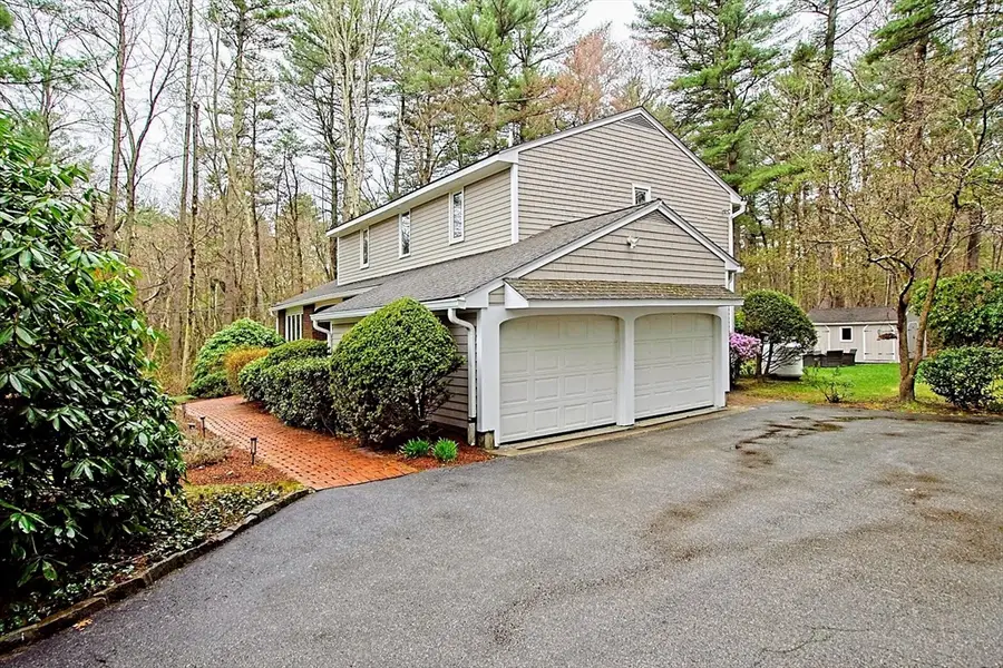 2 Nottingham Dr, Raynham, MA 02767 - #3