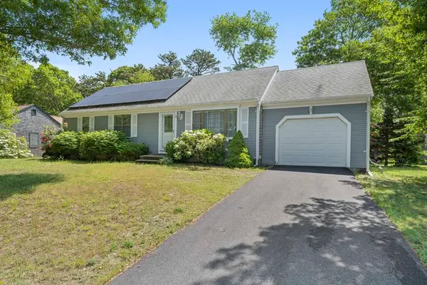 16 Lexington Dr, Barnstable, MA 02601