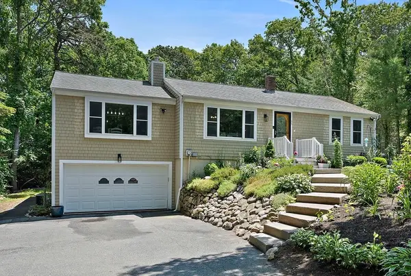 35 Braeburn Ct, Falmouth, MA 02536